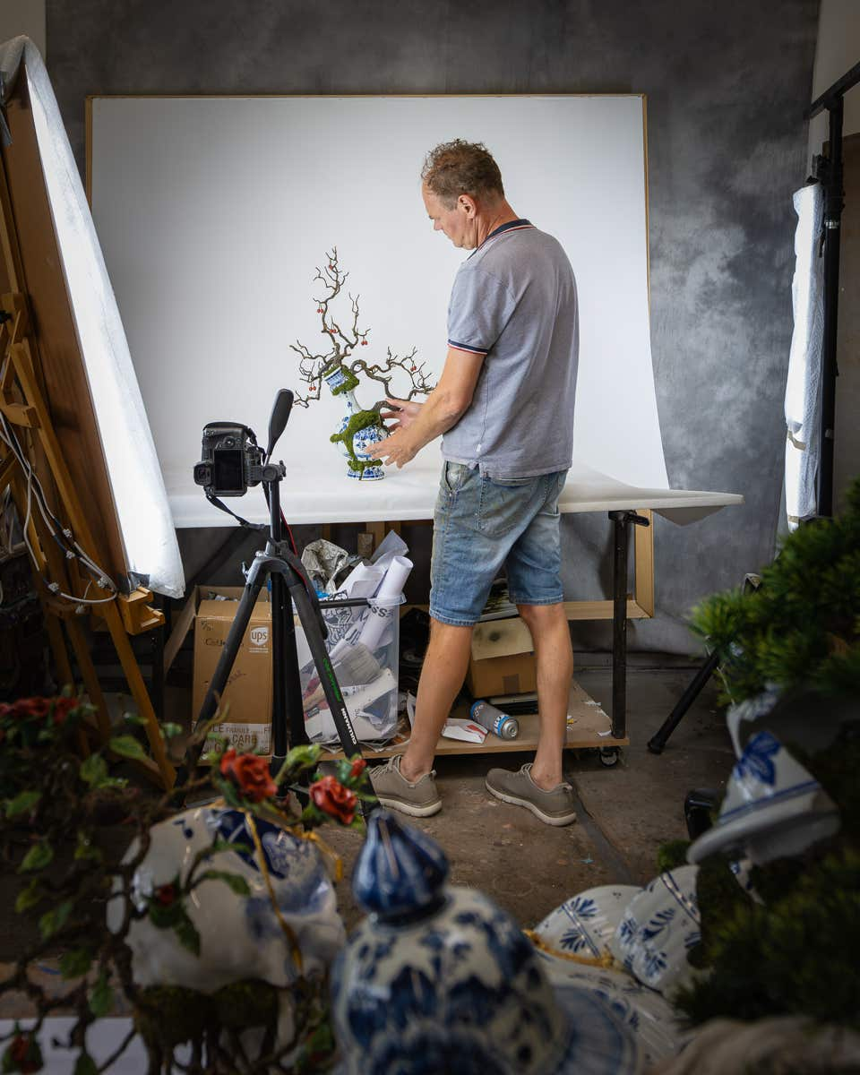 Foto’s van het werkproces bieden een chronologisch overzicht van de ontwikkeling van een kunstwerk. Dit kan waardevol zijn voor het bijhouden van de evolutie van een stuk en het creatieve proces van de kunstenaar in het algemeen.