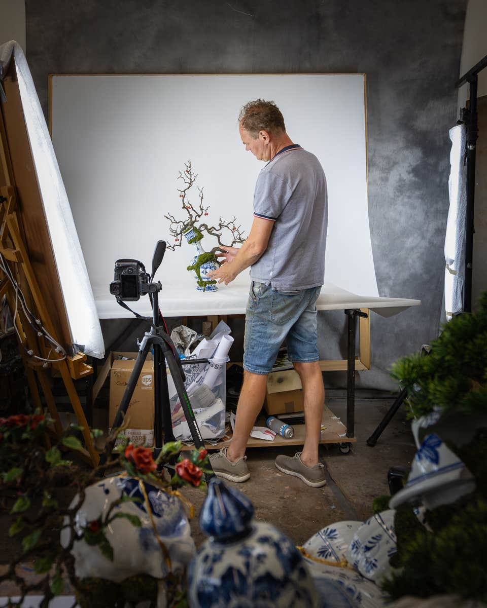 Foto’s van het werkproces bieden een chronologisch overzicht van de ontwikkeling van een kunstwerk. Dit kan waardevol zijn voor het bijhouden van de evolutie van een stuk en het creatieve proces van de kunstenaar in het algemeen.